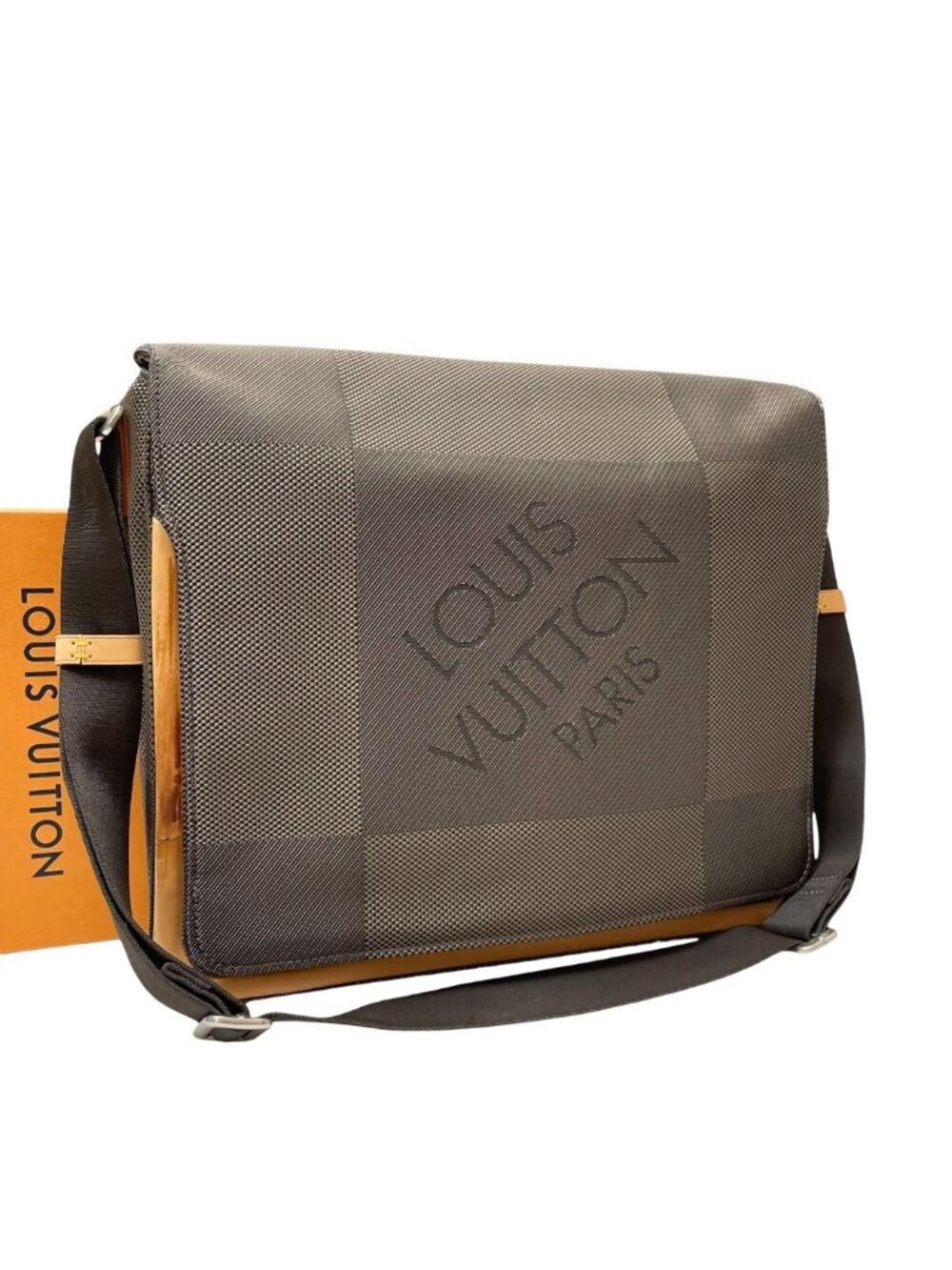 Louis Vuitton Damier Geant Messager Shoulder Bag